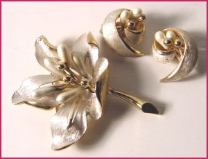 Gorgeous Signed Kramer Floral Set with Pearls