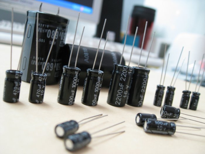 Aluminum Electrolytic Capacitor (RoHS)