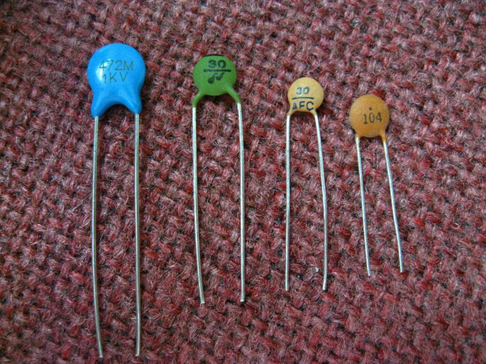 CERAMIC DISC CAPACITORS (RoHS)