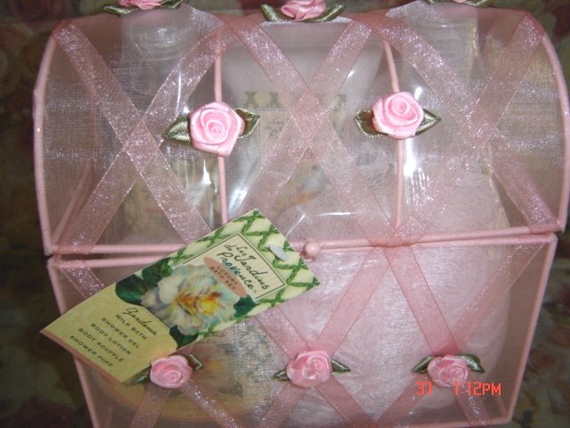 LUXURY GARDENIA 5 PC BATH SET IN KEEPSAKE CONTAINER