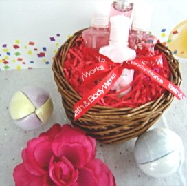 BATH & BODY WORKS 2 OZ. CHERRY BLOSSOM 4 PC TRAVEL BATH SET