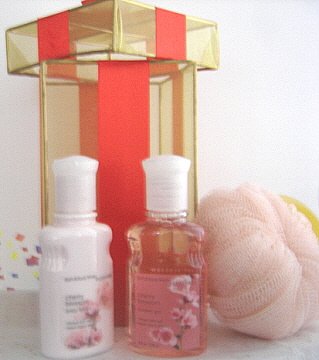BATH & BODY WORKS 3 PC 4 OZ. CHERRY BLOSSOM TRAVEL BATH & BODY SET