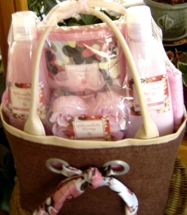 CHOCOLATE BERRY 5 PC BATH SET W/ SCARF TOTE