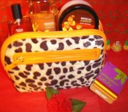 BATH & BODY WORKS SENSUAL AMBER 3 PC SET W/ SM COMESTIC BAG