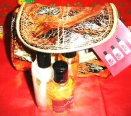 JAPANESE CHERRY BLOSSOM 3 PC 2 OZ TRAVEL BATH SET W/ COSMETIC BAG