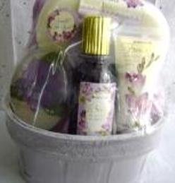 FLORA FREESIA 4 PC MINI BATH SET IN WOVEN BASKET