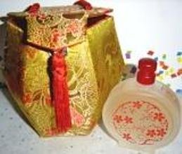 LUCKY 6 WOMEN'S 3.4 OZ SPRAY PERFUME W/ ORIENTAL PURSE CARRIER