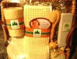 NATURAL ACCESSORIES BATH ITEM SET W/ WOVEN BASKET