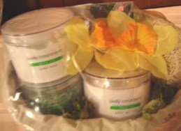 GREEN TEA 6 PC BATH SET W/ LINED WOVEN BASKET