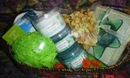GINGER LIME 7 PC FOOT THERAPY CARE SET W/ WOVEN BASKET