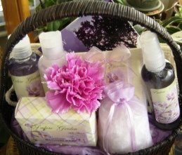 GARDEN WILD FLOWERS 7 PC BATH SET WITH WOVEN BASKET