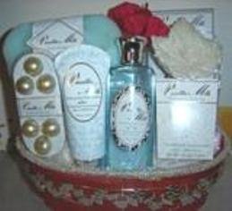 VANILLA MILK 7 PC BATH SET WITH WIRE BASKET