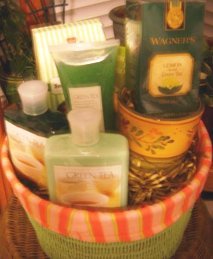GREEN TEA 8 PC BATH & TEA SET IN LINED WOVEN BASKET