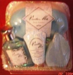 VANILLA MILK 4 PC MINI BATH SET W/ WIRE BASKET