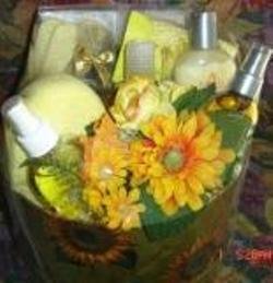 MIXED BRAND 11 PC BATH SET WITH LARGE HAT BOX