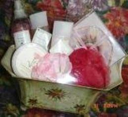 MIXED BRANDS 6 PC BATH SET WITH METAL FLORA PLANTER