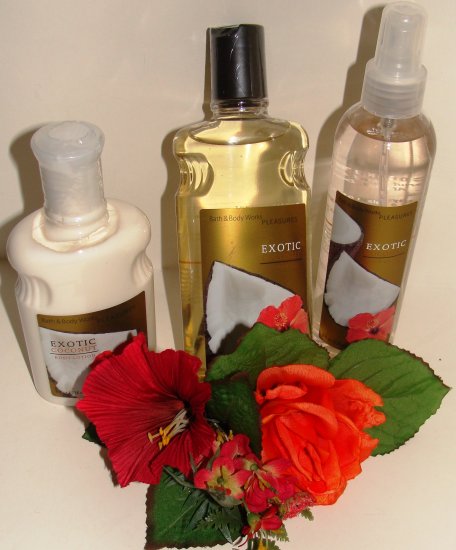BATH & BODY WORKS EXOTIC COCONUT 3 PC BATH GIFT SET