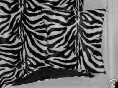 Black and White Zebra Wide Stripe Faux Fur Throw Blanket, New!