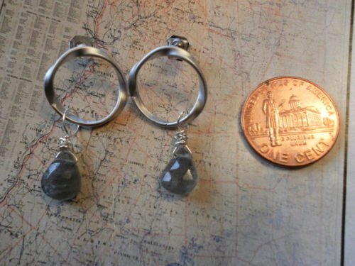 LABRADORITE TWISTED HOOP WHITE GOLD Earrings 14