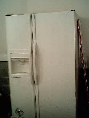 WHITE SIDE BY SIDE KENMORE FRIDGE