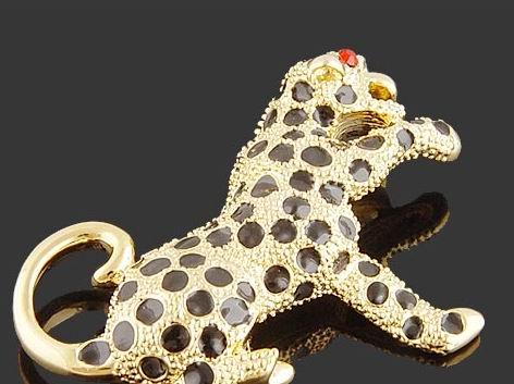 18KGP leopard Brooch $10