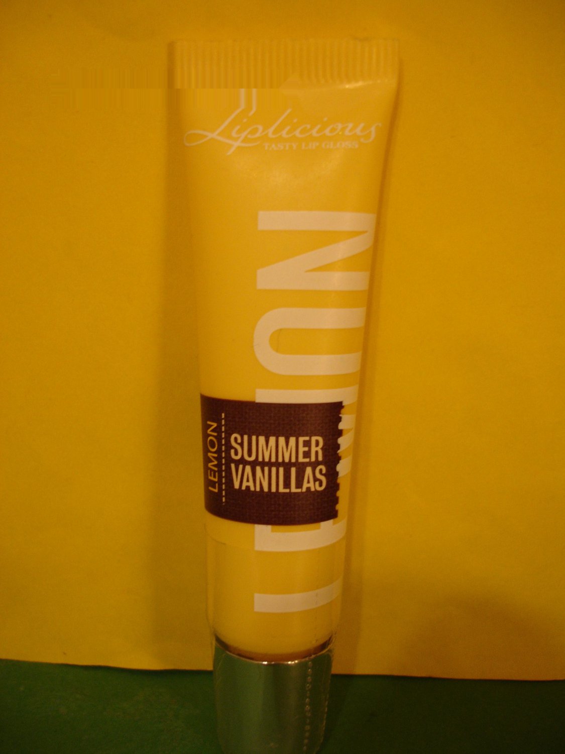 Bath & Body Works Lemon Vanilla Lip Gloss Lipgloss