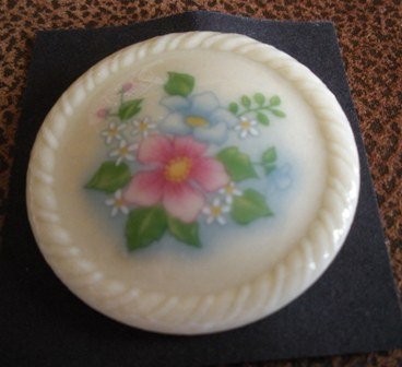 80âs Vintage Polished Avon Painted Ceramic Brooch