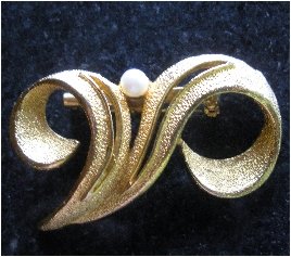 Vintage Heavily Textured Pearl Accented Brooch