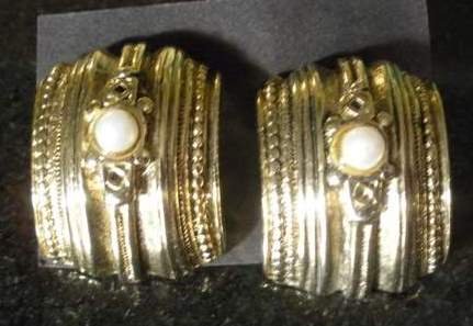 Vintage Bold Deep Gold Tone Pearl Accented Earrings