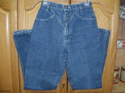 Womens V-yoked Blue Jeans 24x31 ~no back pockets size 3