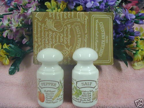 Avon COUNTRY KITCHEN Ceramic SALT & PEPPER Shakers LQQK