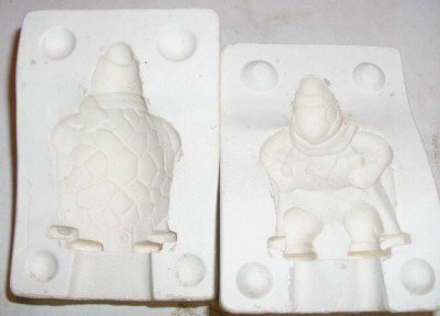 SMALL CERAMIC MOLD ~ SKIING TURTLE ~ DECORATIONS