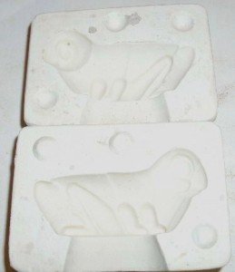 SMALL CERAMIC MOLD ~ GRASSHOPPER ~ DECORATIONS