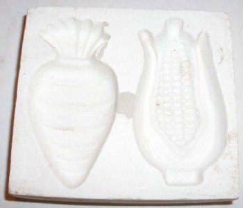 SMALL CERAMIC MOLD ~ CARROT & CORN MAGNETS~ DECORATIONS