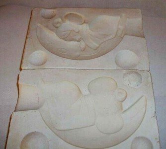 '70 CERAMIC MOLD CHRISTMAS ORNAMENT ~MOUSE ON THE MOON~