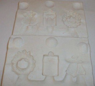 '70 CERAMIC MOLD CHRISTMAS ORNAMENT BELL PRESENT WREATH
