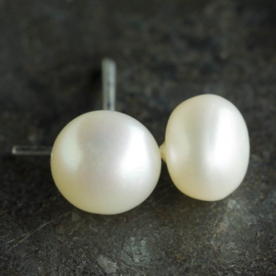 6-7mm Natural Freshwater Pearl Stud Earrings, White