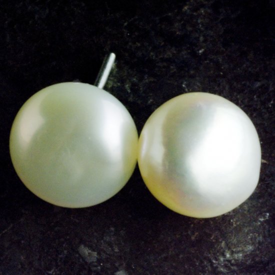 8 mm Natural Freshwater Pearl Stud Earrings, White