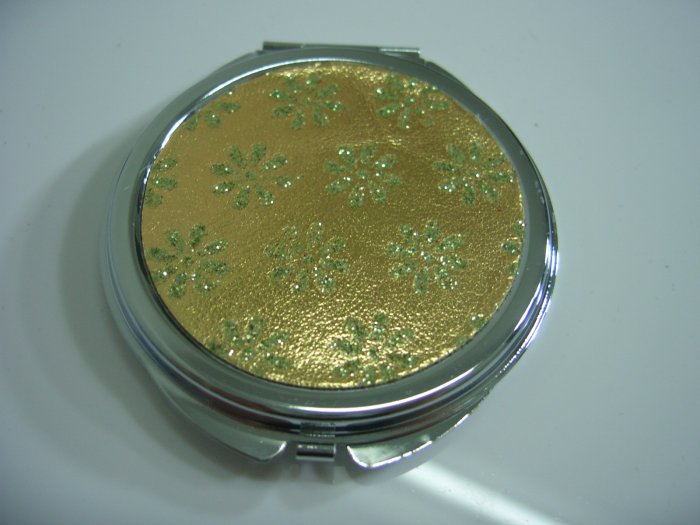 Round White Shining Gold Flower Make Up Mirror Case