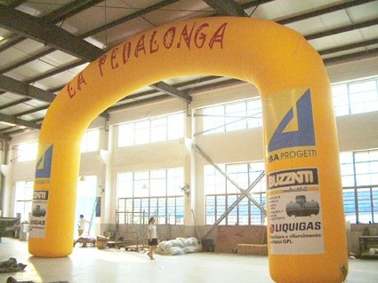 Arch shaped inflatable for events of all kinds