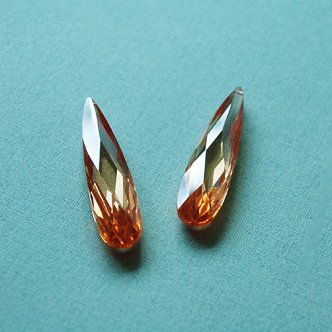 Orange faceted glass drop (per piece)