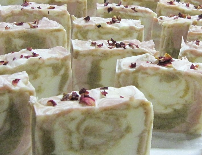 LIMITED CREATIONS - LUSH BLOOMING ROSE