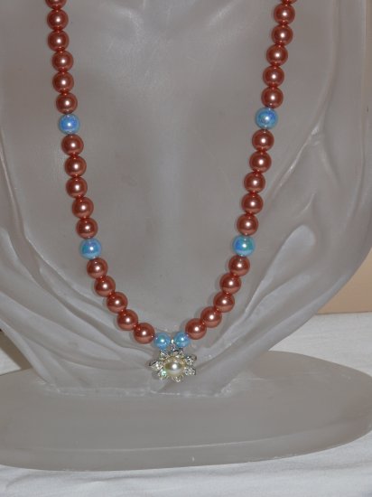***SALE WAS $25 NOW $20 WITH FREE SHIPPING*** Faux Pearl Flower Necklace