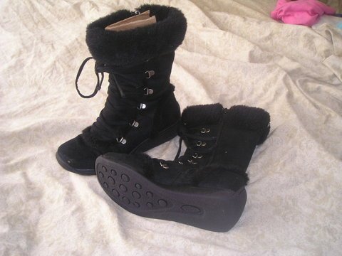Black Furry Snow boots 6.5