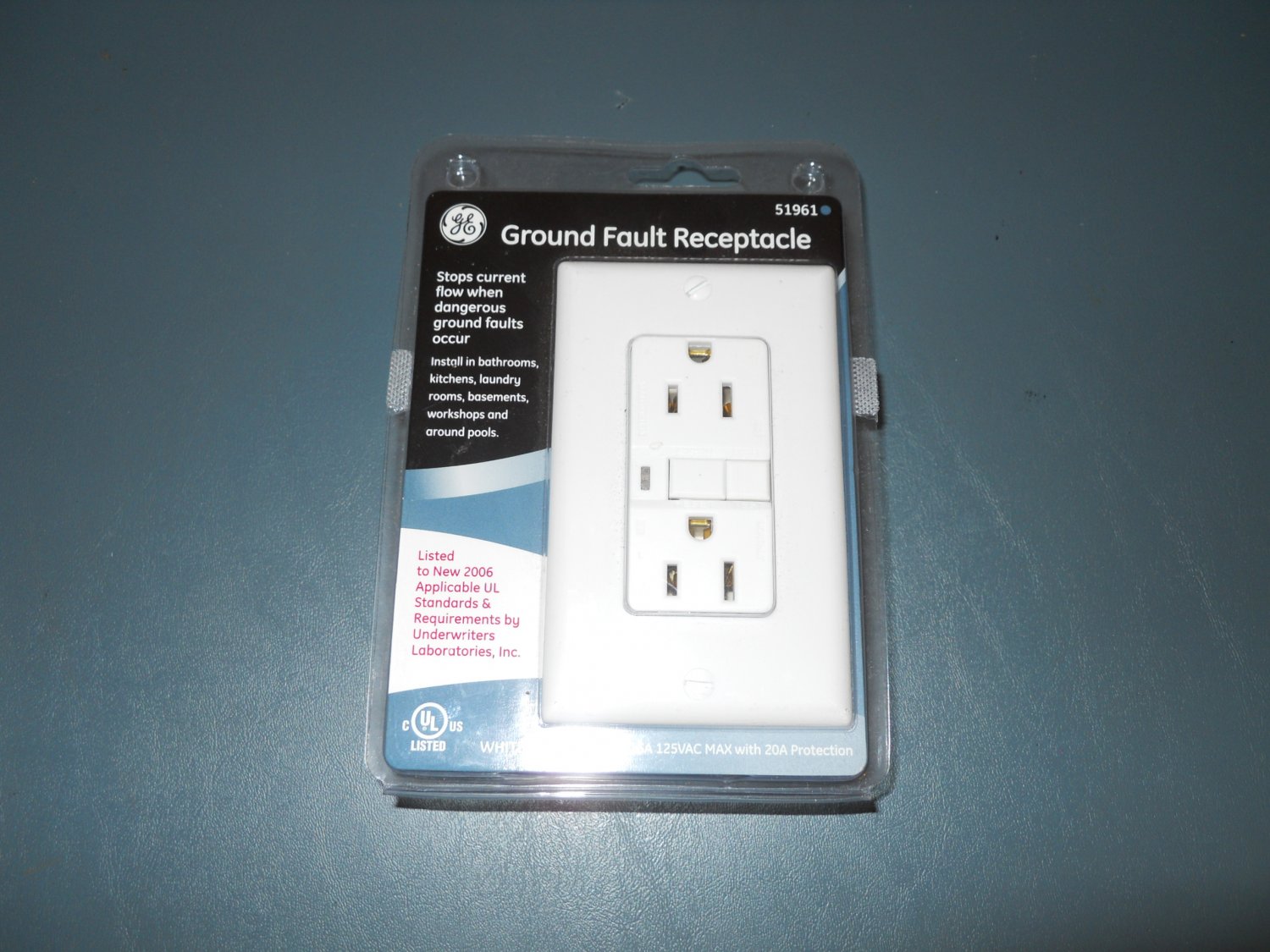 GE 51961 Ground Fault Receptacle, 15A/125VAC, White