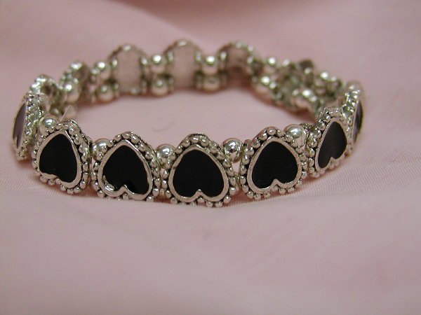 BLACK HEART BRACELET FREE Shipping and Handling