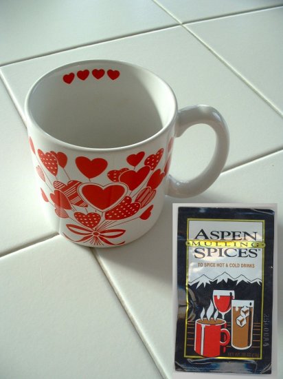 BALLOONS OF HEARTS CERAMIC MUG **NEW **