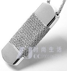 data traveler flash drive necklace 4 GB
