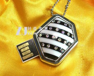 data traveler flash drive necklace 4 GB