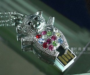 data traveler flash drive necklace 8GB